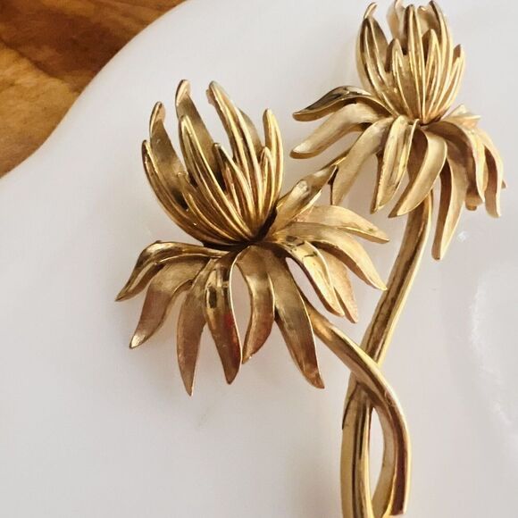 Vintage TRIFARI Brooch Signed Scottish Thistles Stem Gold Plate Huge RARE 4065 - Picture 6 of 12